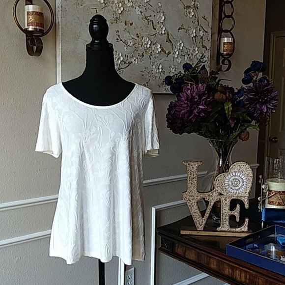 NWT Off White Texture Cold Shoulder Top By Rose + Olive. Size M - Picture 9 of 17